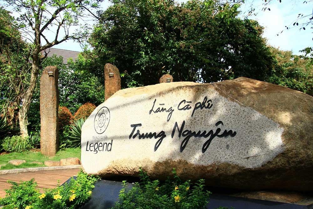 Đến làng cà phê Trung Nguyên bạn sẽ được thưởng thức cà phê, tham quan khu trưng bày